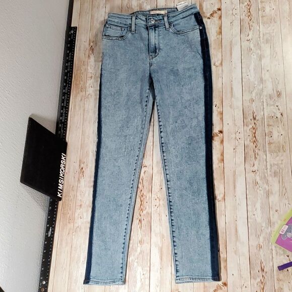 Levi's Women's Sz 26 Light Wash 721 High Rise Skinny Jeans Dark Side Seam Stripe - Picture 1 of 11